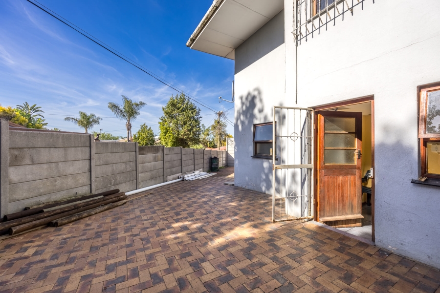 6 Bedroom Property for Sale in Vredekloof Western Cape